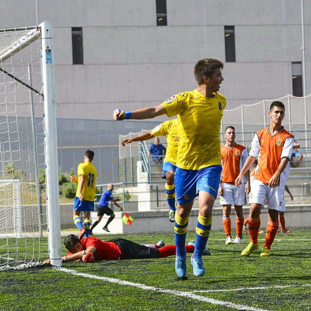 Javi Siverio celebra un gol cuando militaba en la cantera de la UDLP Javi Siverio celebra un gol cuando militaba en la cantera de la UDLP