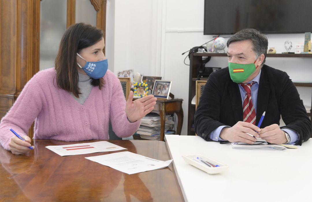 Gema Igual y el concejal de Vox en Santander, Guillermo Pérez-Cossío, durante la reunión que mantuvieron esta semana para negociar los presupuestos. Gema Igual y el concejal de Vox en Santander, Guillermo Pérez-Cossío, durante la reunión que mantuvieron esta semana para negociar los presupuestos.