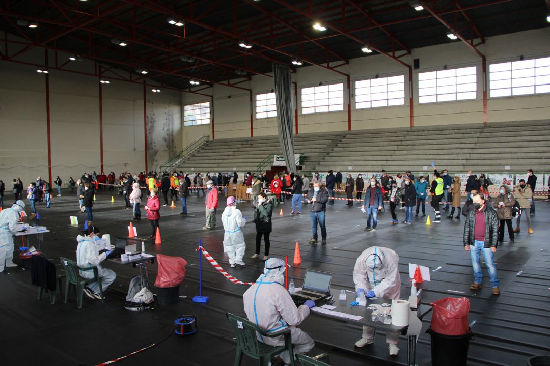 Segundo día de cribado en el pabellón de Cuéllar Segundo día de cribado en el pabellón de Cuéllar