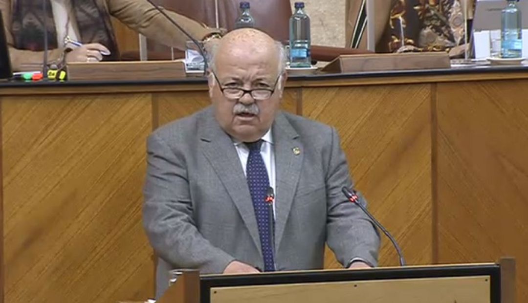 El consejero de Salud, Jesús Aguirre, durante su comparecencia en el pleno extraordinario celebrado hoy en el Parlamento Andaluz El consejero de Salud, Jesús Aguirre, durante su comparecencia en el pleno extraordinario celebrado hoy en el Parlamento Andaluz