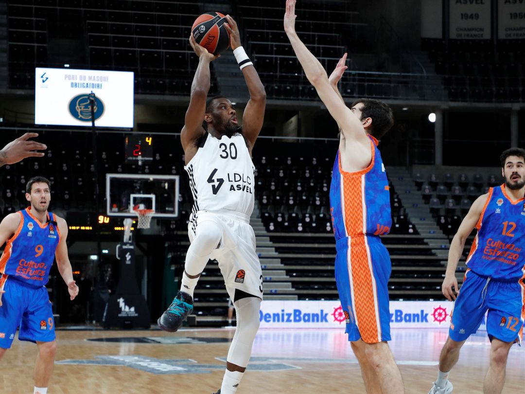 Imagen del partido entre el Asvel y Valencia Basket Imagen del partido entre el Asvel y Valencia Basket