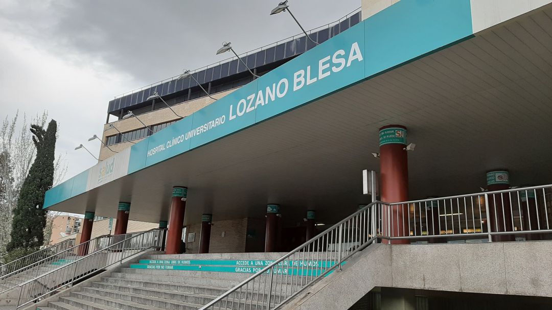 Entrada al Hospital Clínico de Zaragoza Entrada al Hospital Clínico de Zaragoza