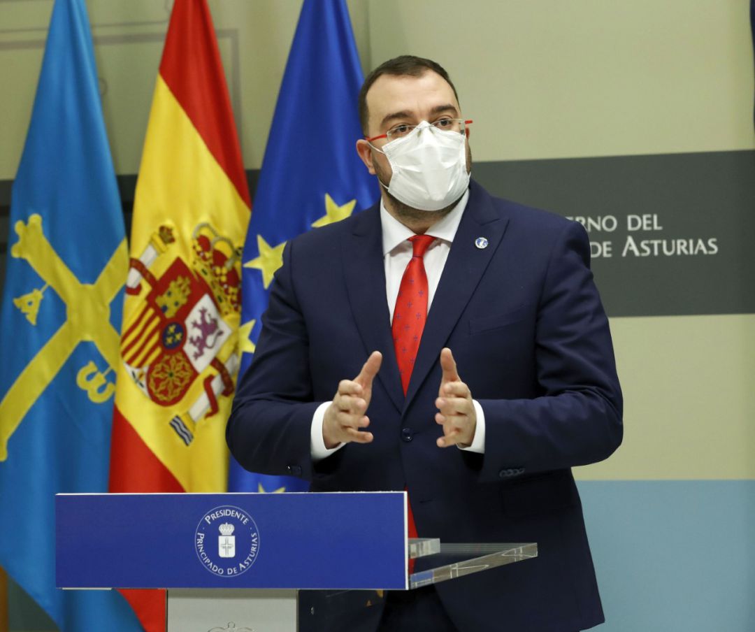 El presidente del Principado, Adrián Barbón, durante una rueda de prensa. El presidente del Principado, Adrián Barbón, durante una rueda de prensa.