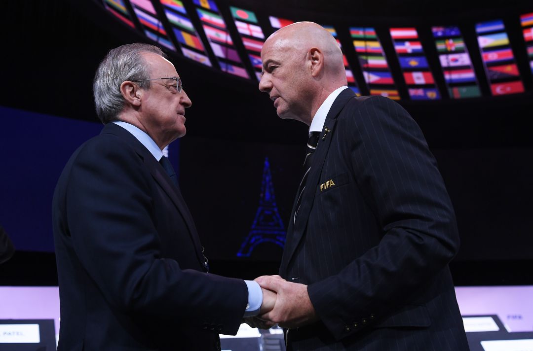 El presidente del Real Madrid y el presidente de la FIFA, Florentino Pérez y Gianni Infantino charlan, durante lel 69º congreso de la FIFA, en 2019 El presidente del Real Madrid y el presidente de la FIFA, Florentino Pérez y Gianni Infantino charlan, durante lel 69º congreso de la FIFA, en 2019