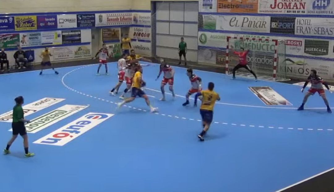 Una acción de juego del duelo entre ribereños y naveros en Nava de la Asunción. Una acción de juego del duelo entre ribereños y naveros en Nava de la Asunción.