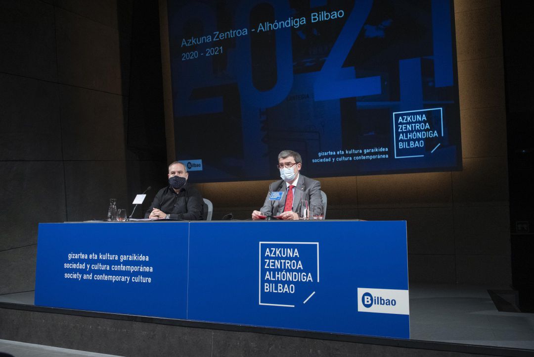 Fernando Pérez, director de Azkuna Zentroa, y Juan Mari Aburto, alcalde de Bilbao Fernando Pérez, director de Azkuna Zentroa, y Juan Mari Aburto, alcalde de Bilbao
