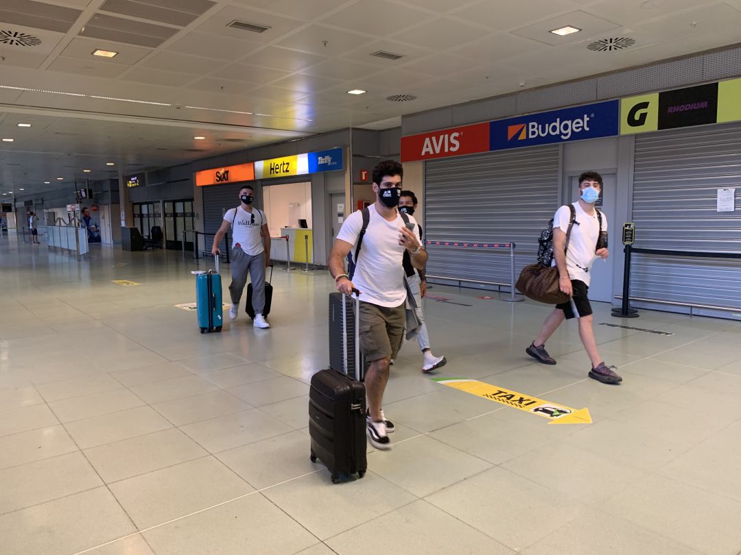 Pasajeros en el Aeropuerto de Ibiza Pasajeros en el Aeropuerto de Ibiza