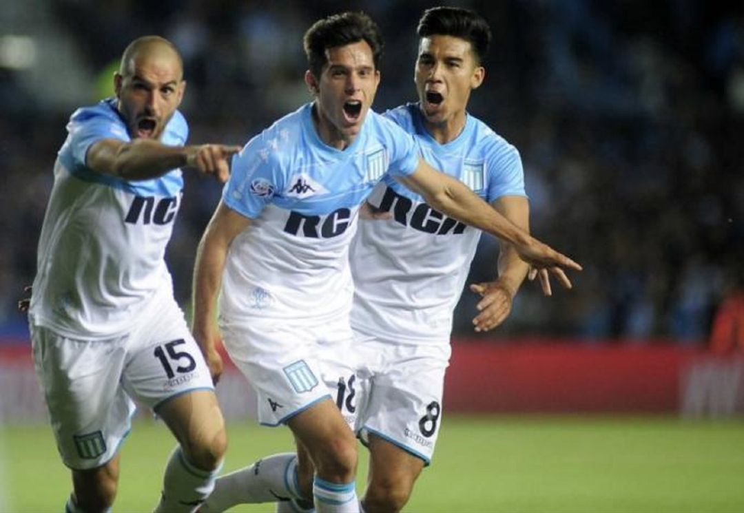 Augusto Solaria celebra un gol con Racing Augusto Solaria celebra un gol con Racing