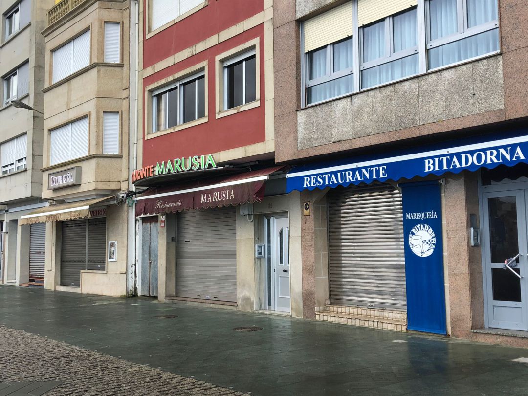 Restaurantes cerrados en el entorno del puerto de A Guarda por las restricciones impuestas por la Xunta. Restaurantes cerrados en el entorno del puerto de A Guarda por las restricciones impuestas por la Xunta.