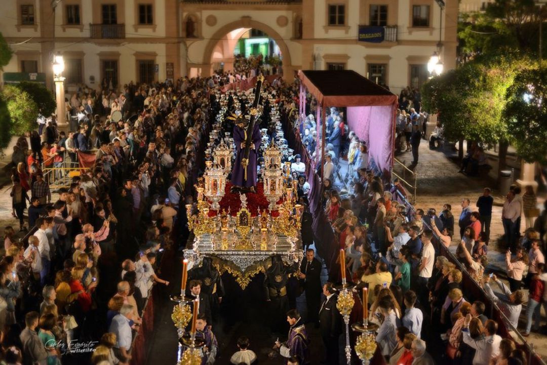 Este año nos quedaremos nuevamente sin poder ver a Nuestro Padre Jesús del Gran Poder en la Plaza de España de Andújar. Este año nos quedaremos nuevamente sin poder ver a Nuestro Padre Jesús del Gran Poder en la Plaza de España de Andújar.