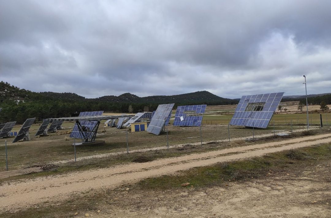 Planta solar afectada por el viento en Arguisuelas (Cuenca). Planta solar afectada por el viento en Arguisuelas (Cuenca).