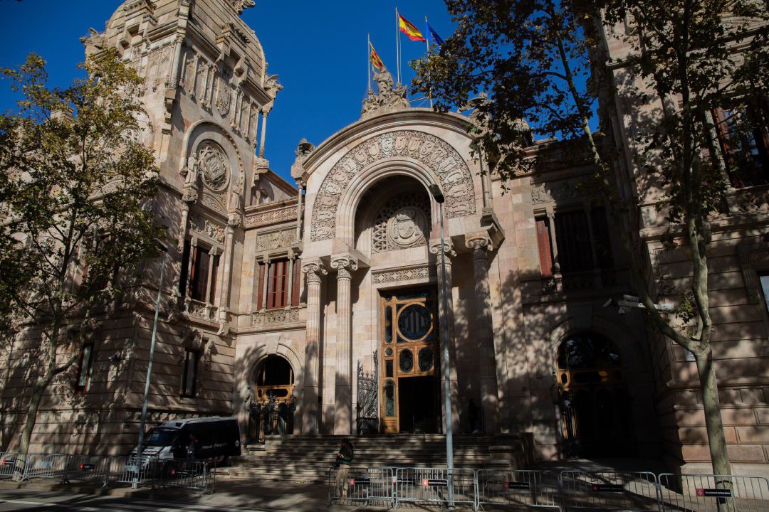 Fachada de la Audiencia de Barcelona Fachada de la Audiencia de Barcelona