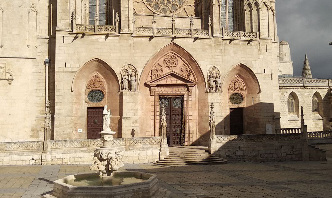 Puertas de la Portada de Santa María de la Catedral de Burgos Puertas de la Portada de Santa María de la Catedral de Burgos