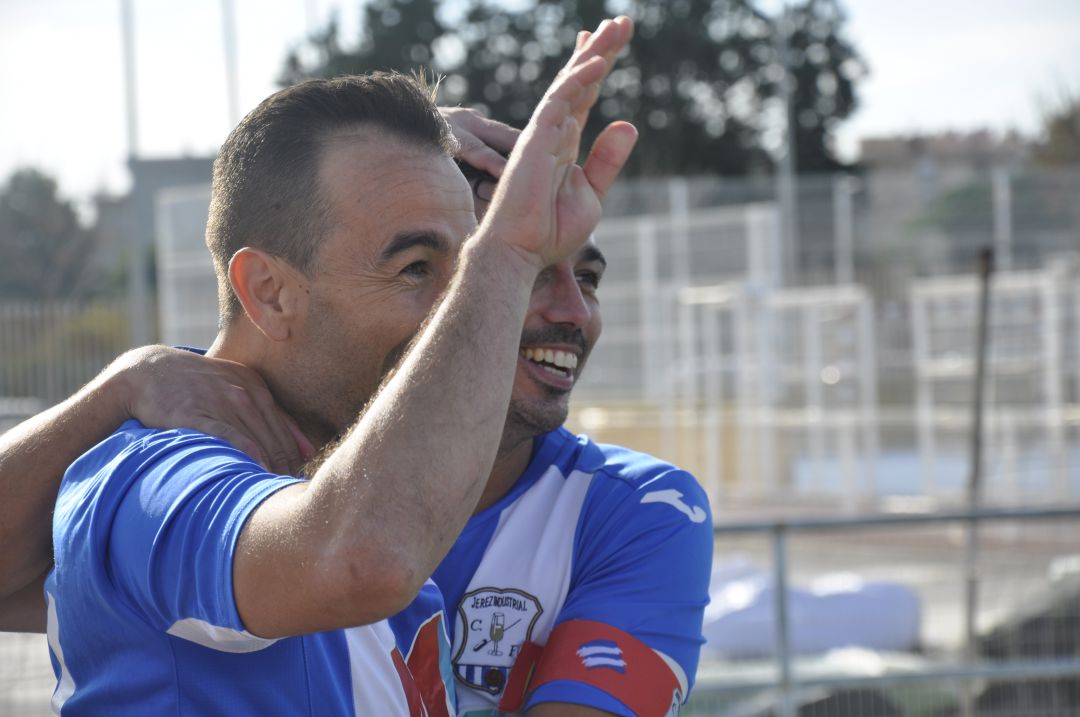 Chico y Rosillo celebrando un gol en La Granja Chico y Rosillo celebrando un gol en La Granja