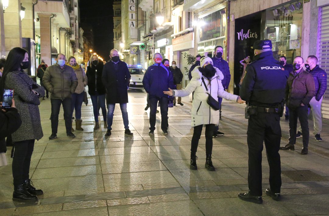 Identificados en la Calle Mayor de Palencia por la Policía Nacional Identificados en la Calle Mayor de Palencia por la Policía Nacional