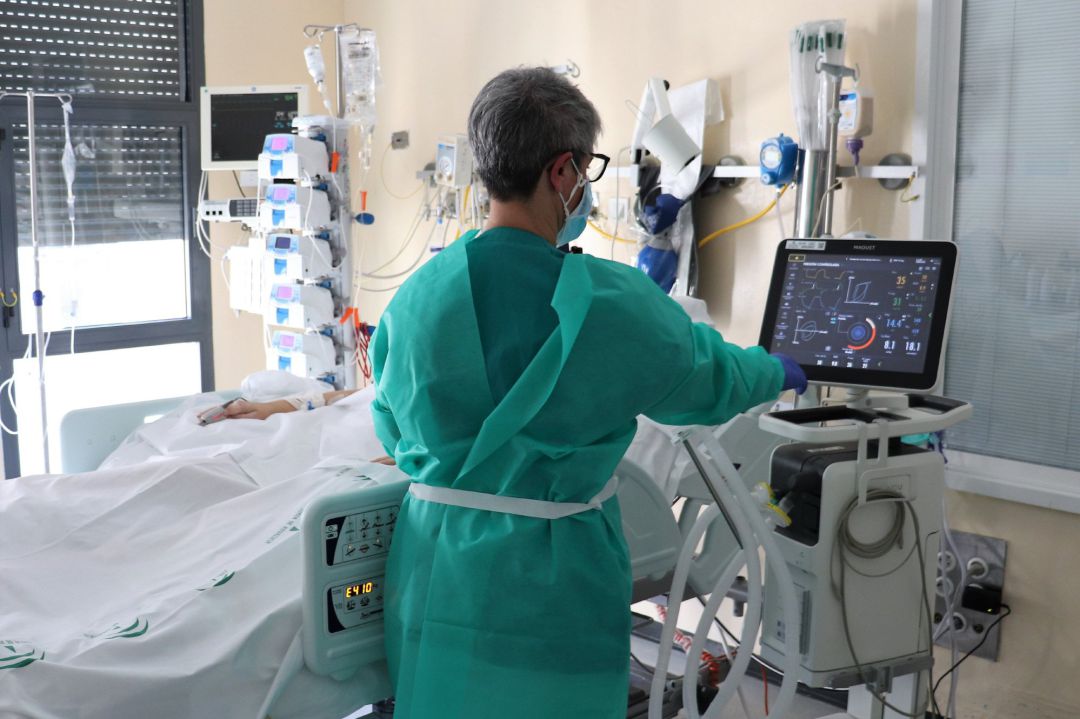 Nuevo respirador en la UCI del hospital Juan Ramón Jiménez de Huelva Nuevo respirador en la UCI del hospital Juan Ramón Jiménez de Huelva