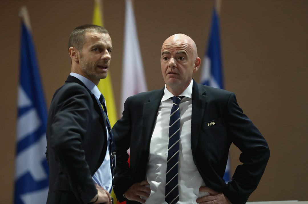 Aleksander Ceferin, presidente de la UEFA, y Giani Infantino, presidente de la FIFA, durante un congreso de la FIFA. Aleksander Ceferin, presidente de la UEFA, y Giani Infantino, presidente de la FIFA, durante un congreso de la FIFA.