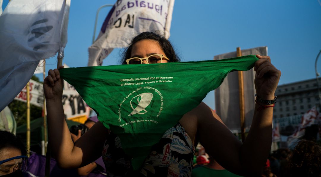 Un pañuelo verde durante una manifestación a favor de la legalización del aborto en Argentina Un pañuelo verde durante una manifestación a favor de la legalización del aborto en Argentina