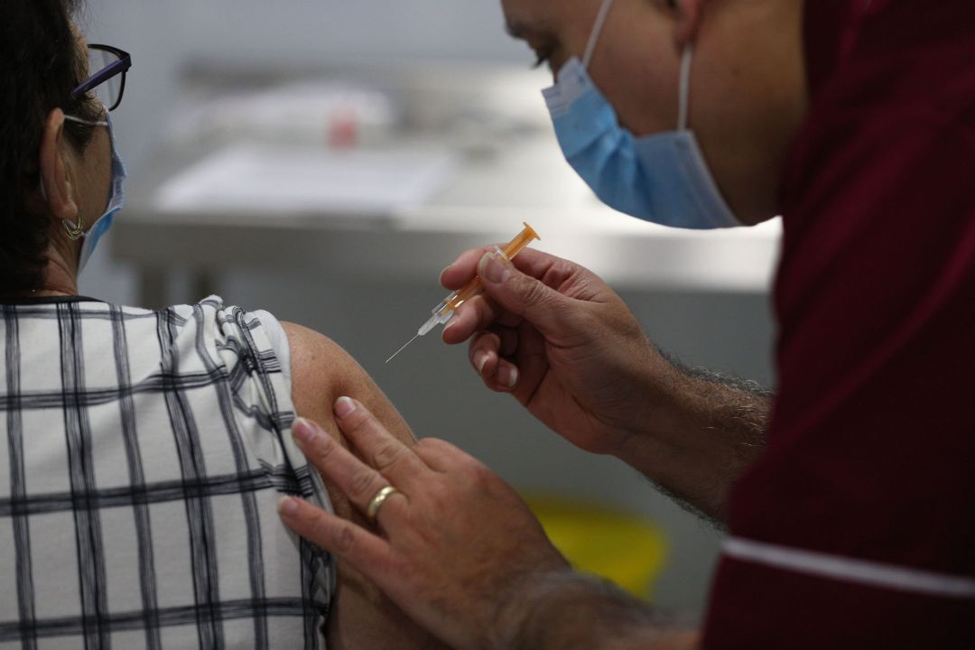 La UE pide más explicaciones a AstraZeneca por los retrasos y amenaza con tomar acciones La UE pide más explicaciones a AstraZeneca por los retrasos y amenaza con tomar acciones
