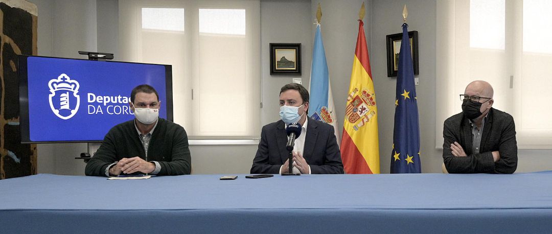 Reunión entre la diputación y los hosteleros Reunión entre la diputación y los hosteleros