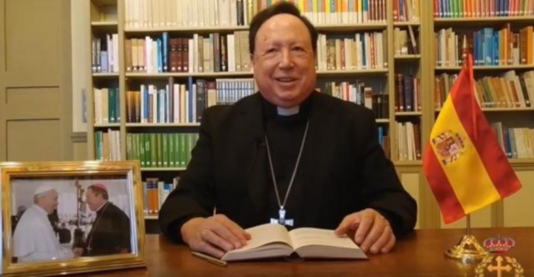 D. Juan del Río en su despacho del arzobispado castrense D. Juan del Río en su despacho del arzobispado castrense