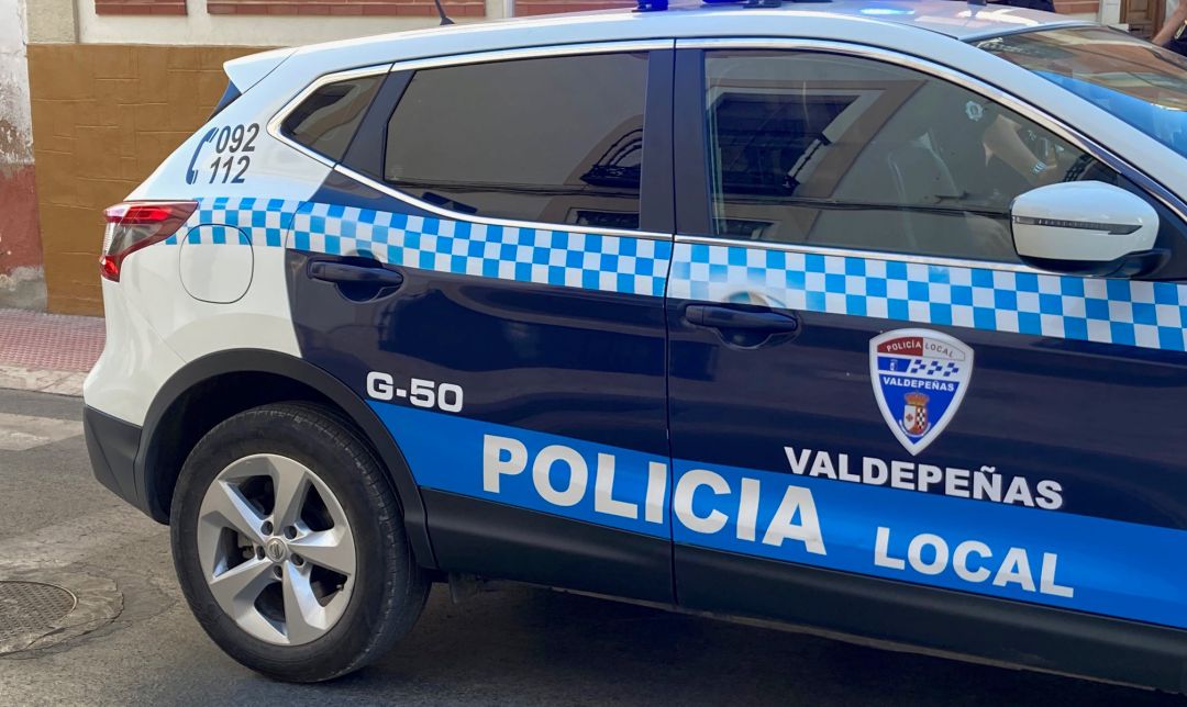 Imagen de archivo de un coche patrulla de la Policía Local de Valdepeñas (Ciudad Real) Imagen de archivo de un coche patrulla de la Policía Local de Valdepeñas (Ciudad Real)