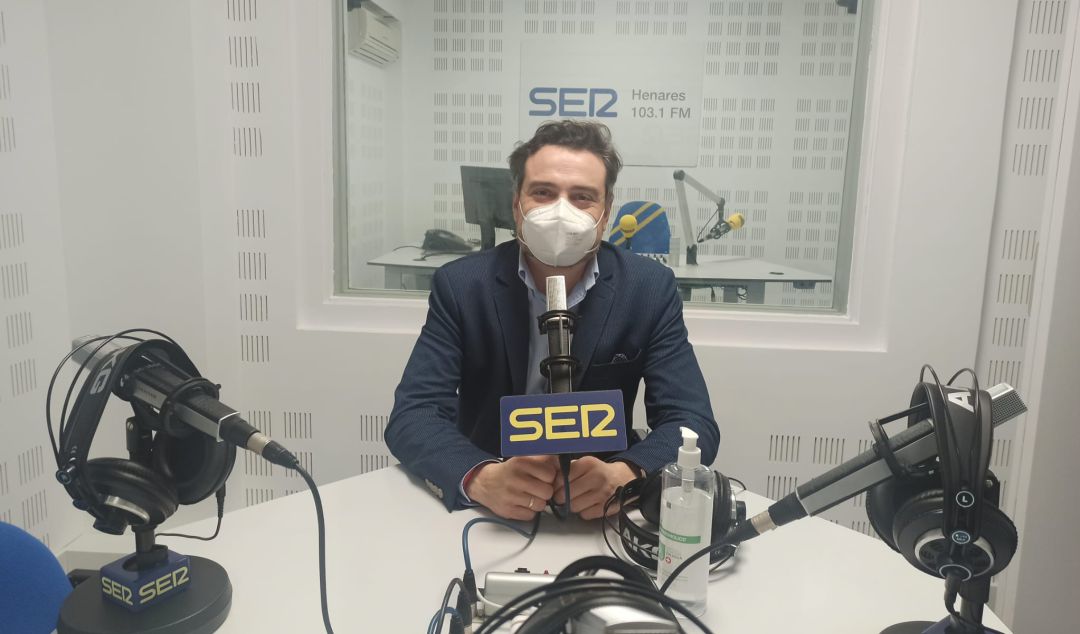 Jorge de la Peña en los estudios de SER Henares. Jorge de la Peña en los estudios de SER Henares.