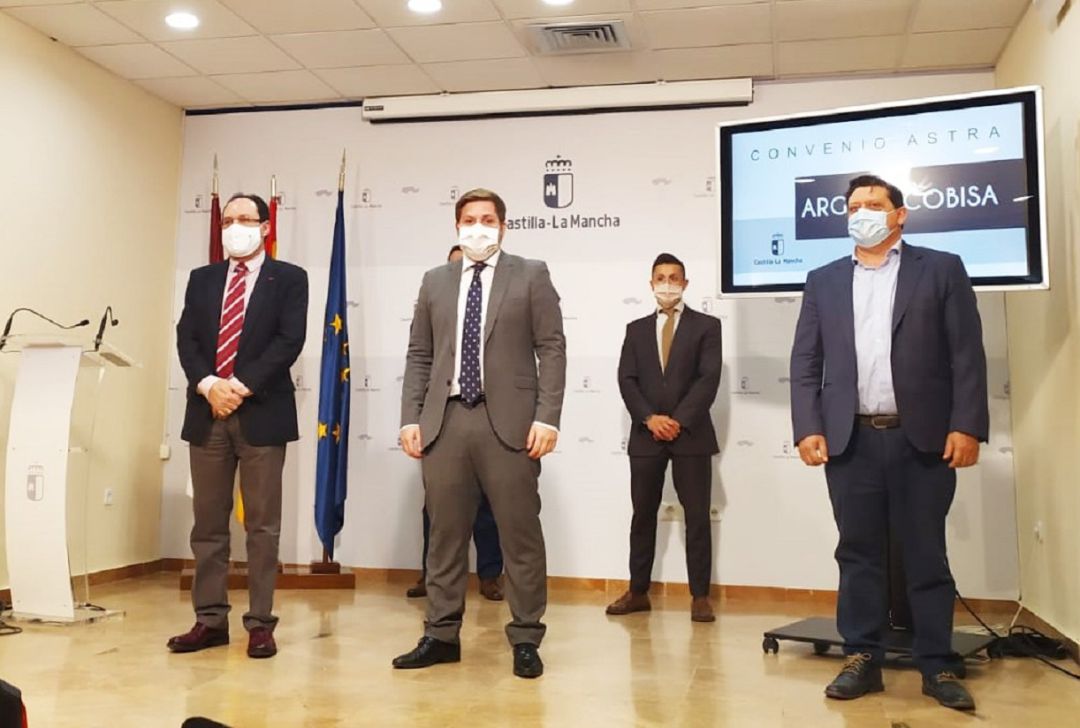 Los alcaldes de Cobisa y Argés con Nacho Hernando, el consejero de Fomento Los alcaldes de Cobisa y Argés con Nacho Hernando, el consejero de Fomento