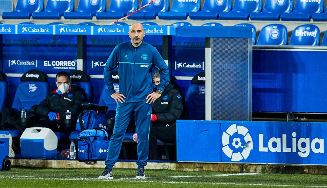 Abelardo, brazos en jarra, en el partido del sábado contra el Real Madrid. Abelardo, brazos en jarra, en el partido del sábado contra el Real Madrid.