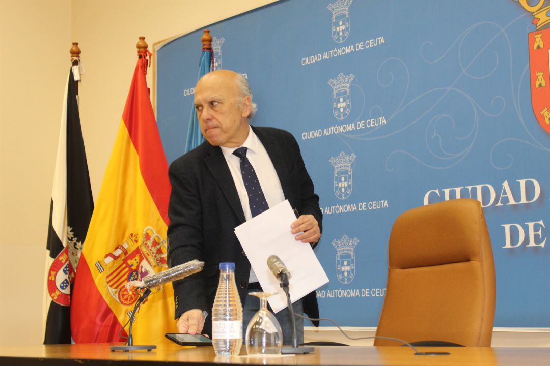 El consejero de Sanidad, Consumo y Gobernación del Gobierno de Ceuta, Javier Guerrero (PP), en una comparecencia hace unos días. El consejero de Sanidad, Consumo y Gobernación del Gobierno de Ceuta, Javier Guerrero (PP), en una comparecencia hace unos días.