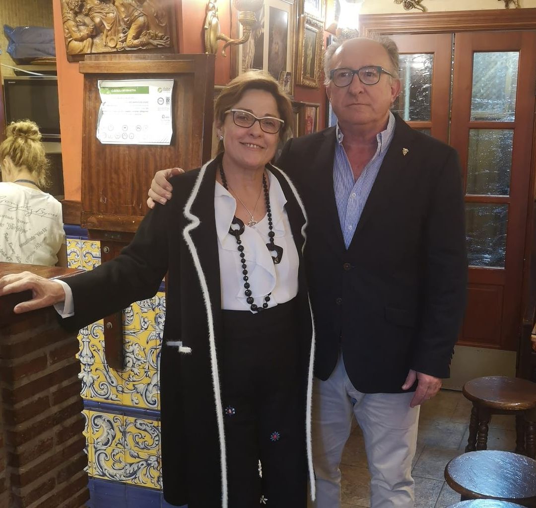 Cristina Silva y su marido Alberto Meléndez en el Mesón Las Duelas Cristina Silva y su marido Alberto Meléndez en el Mesón Las Duelas
