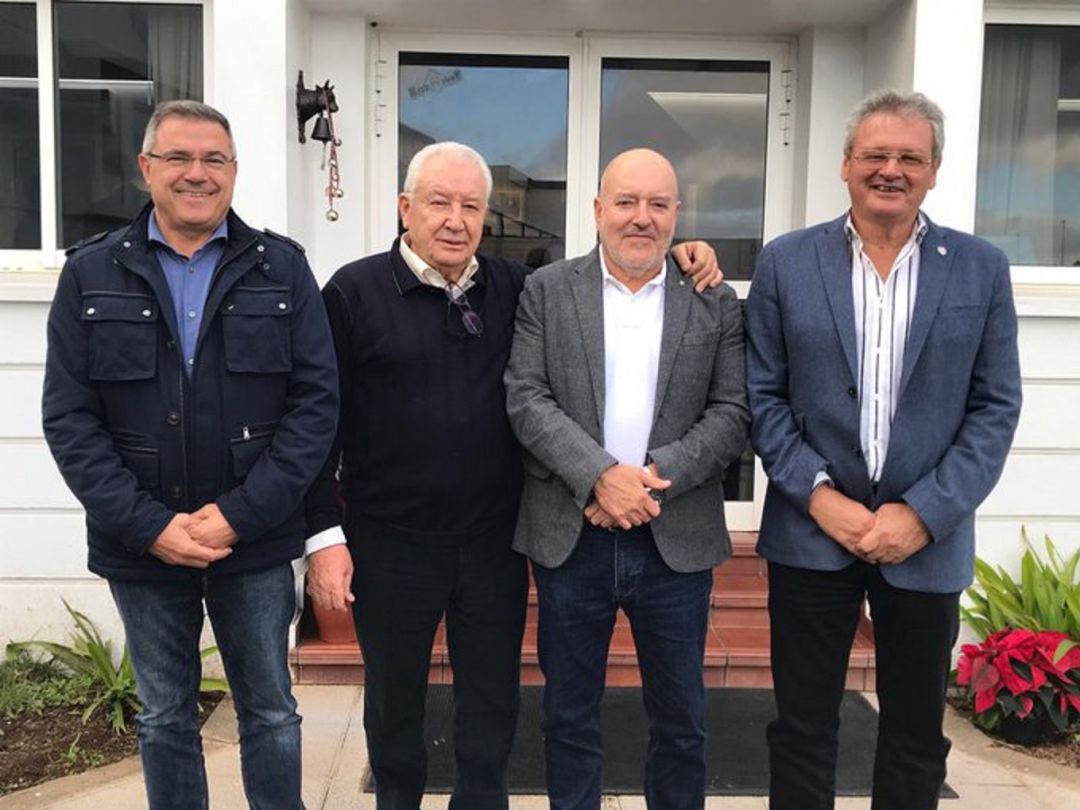 Miguel Concepción, flanqueado por Félix Hernández, Juan Pelayo y Sergio Batista. Miguel Concepción, flanqueado por Félix Hernández, Juan Pelayo y Sergio Batista.