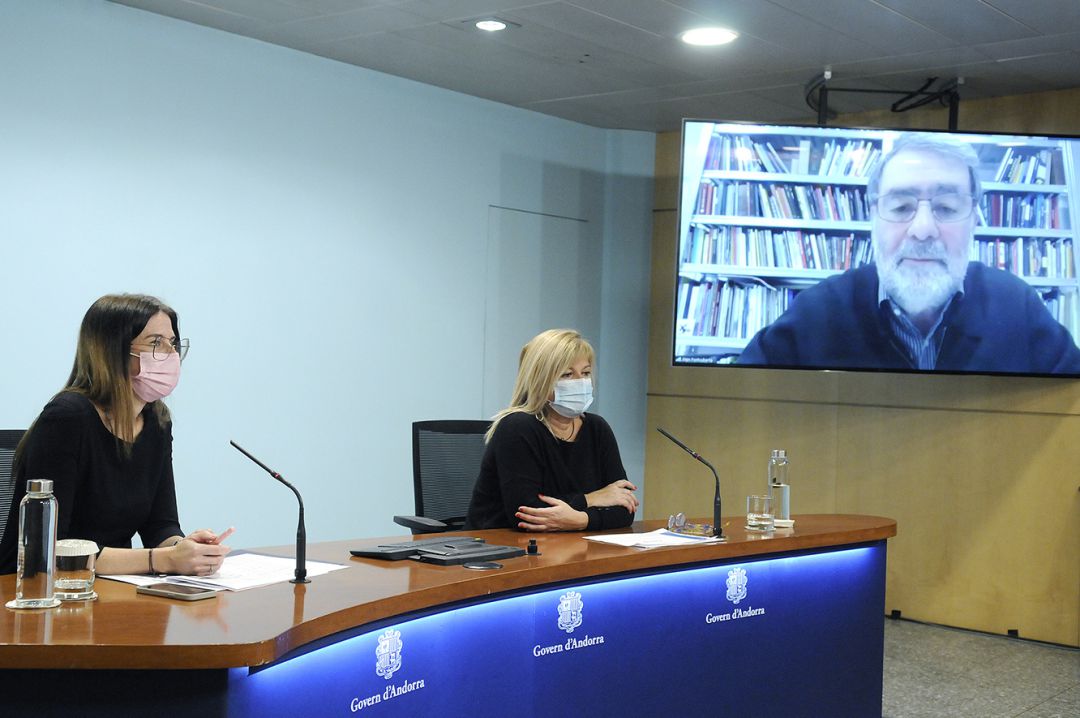 La ministra de Cultura, Silvia Riva, i la Directora de Promoció Cultural, Montserrat Planelles en la roda de premsa de presentació de l’exposició de Joan Fontcuberta. La ministra de Cultura, Silvia Riva, i la Directora de Promoció Cultural, Montserrat Planelles en la roda de premsa de presentació de l’exposició de Joan Fontcuberta.