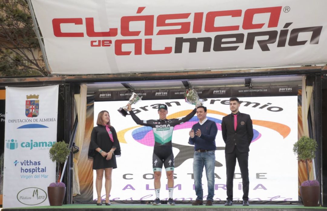 Una estrella del pedal que viene para subirse al trono. Una estrella del pedal que viene para subirse al trono.