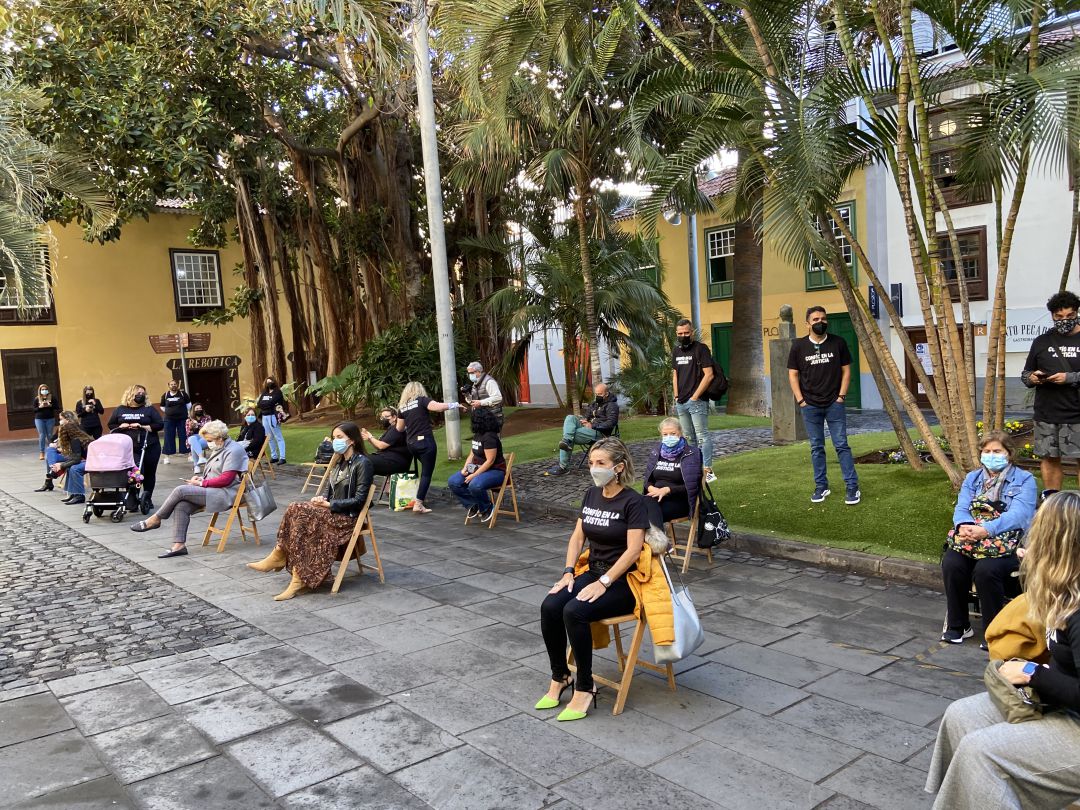 Trabajadores de Ansina protestan a las puertas del juzgado. Trabajadores de Ansina protestan a las puertas del juzgado.