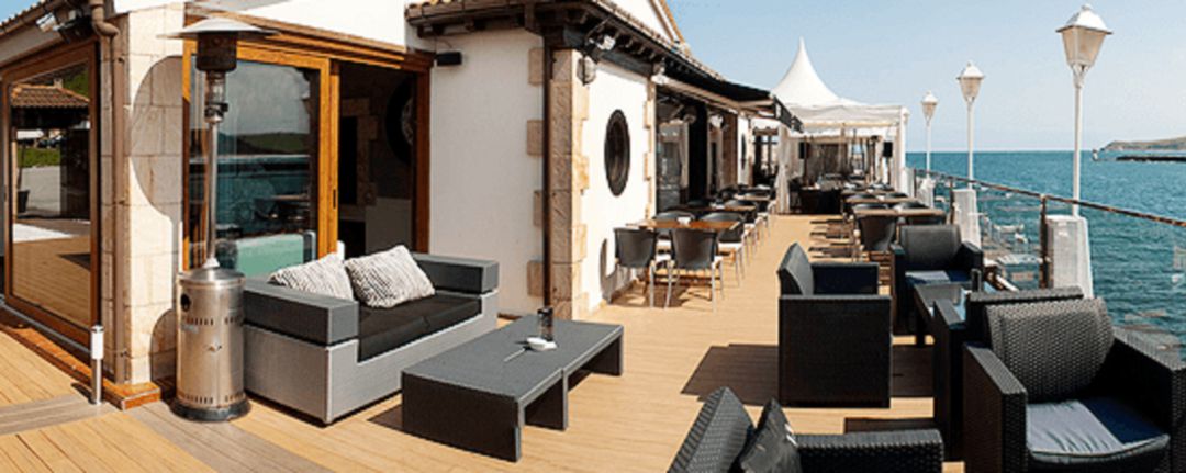 Terraza del Annua en San Vicente de la Barquera. Terraza del Annua en San Vicente de la Barquera.