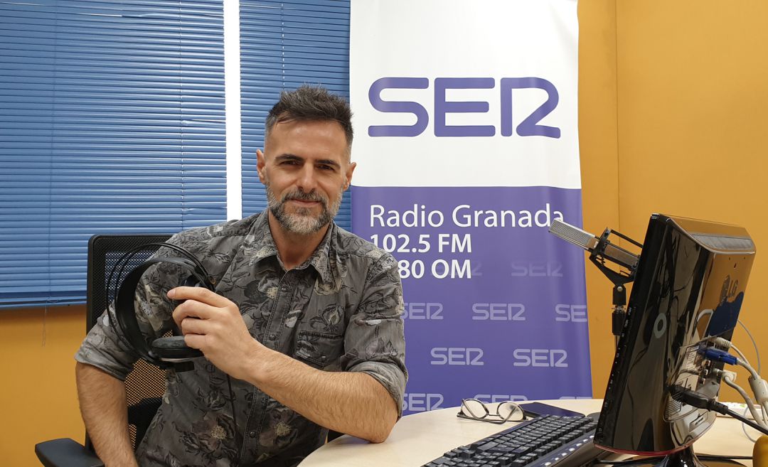 El músico Antonio Ferrara en los estudios de Radio Granada-SER El músico Antonio Ferrara en los estudios de Radio Granada-SER