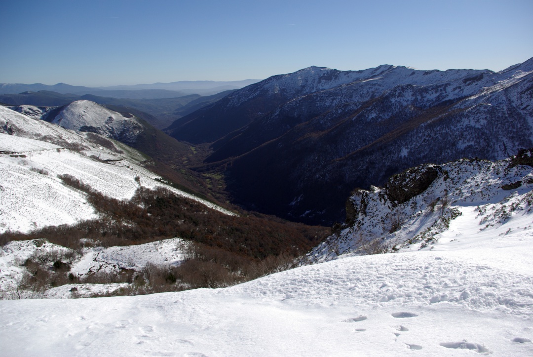 Os Ancares nevados. Imaxe de David Pérez. © David Pérez (DPC), Wikimedia Commons, Licencia cc-by-sa-4.0 Os Ancares nevados. Imaxe de David Pérez. © David Pérez (DPC), Wikimedia Commons, Licencia cc-by-sa-4.0