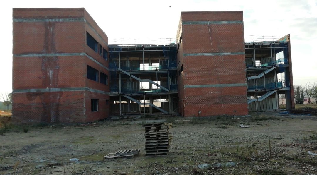 Obras inacabadas del IES Francisca De Pedraza en Alcalá de Henares Obras inacabadas del IES Francisca De Pedraza en Alcalá de Henares