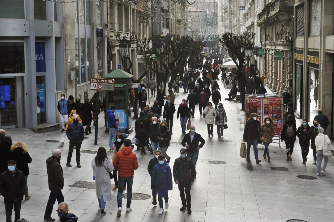 Gente en las calles de Orense. Gente en las calles de Orense.