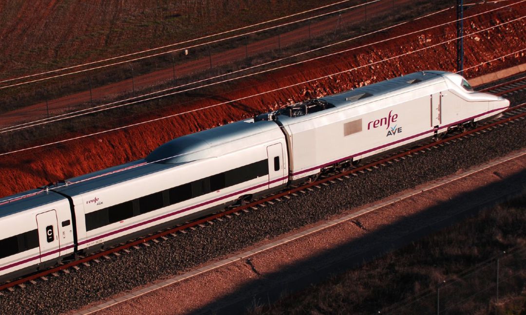 Imagen de archivo de un tren AVE. Imagen de archivo de un tren AVE.