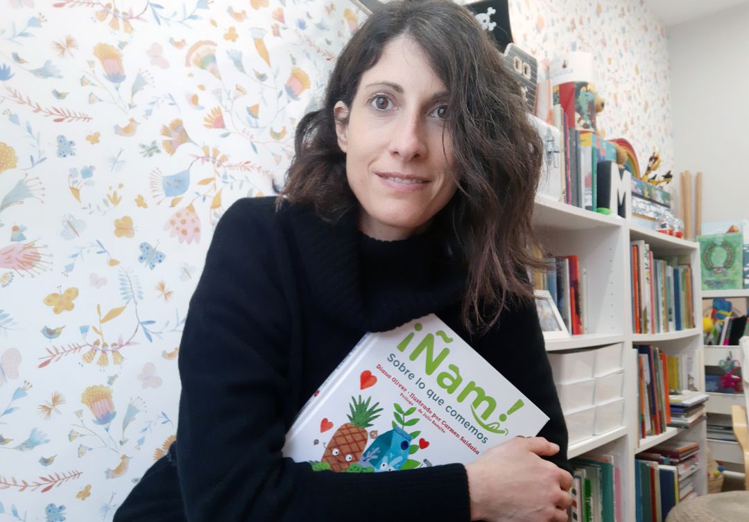 La periodista Diana Oliver invita en su libro a niños y jóvenes a conocer las bases de la alimentación y los hábitos saludable. La periodista Diana Oliver invita en su libro a niños y jóvenes a conocer las bases de la alimentación y los hábitos saludable.