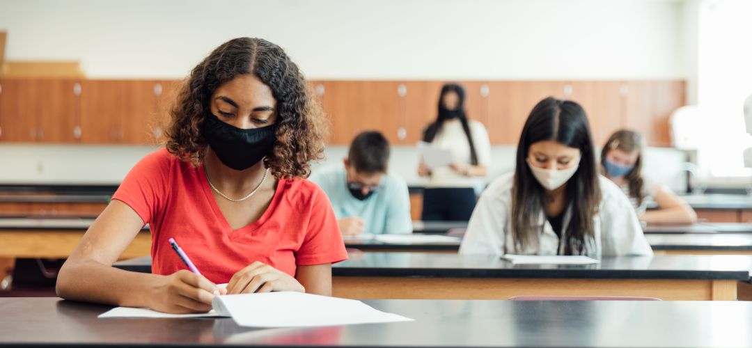 Ossorio cree que las medidas de seguridad para hacer exámenes en las aulas universitarias permiten las pruebas presenciales. Ossorio cree que las medidas de seguridad para hacer exámenes en las aulas universitarias permiten las pruebas presenciales.
