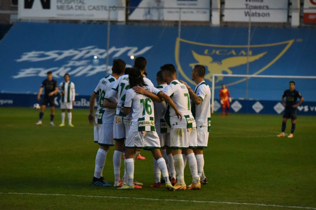 El equipo celebra el gol en La Condomina. El equipo celebra el gol en La Condomina.
