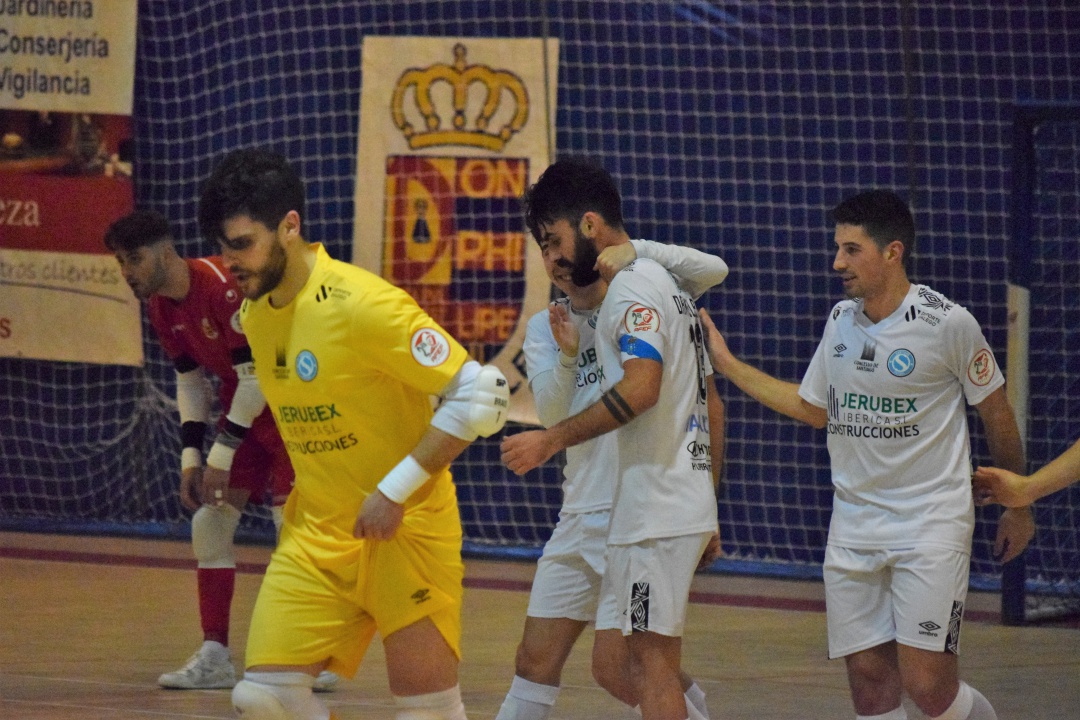 Los jugadores del JERUBEX Santiago Futsal celebran el gol marcado por Dani Blanco Los jugadores del JERUBEX Santiago Futsal celebran el gol marcado por Dani Blanco