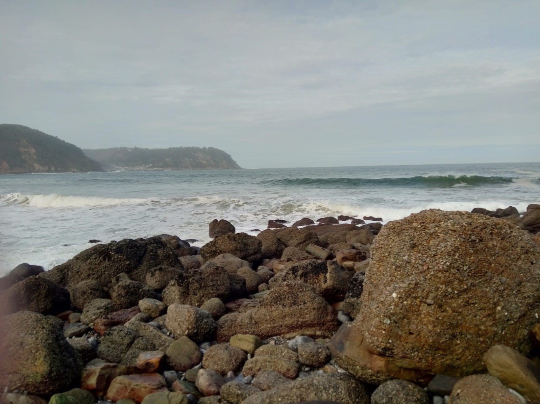 Imagen de una playa con oleaje fuerte y viento. Imagen de una playa con oleaje fuerte y viento.