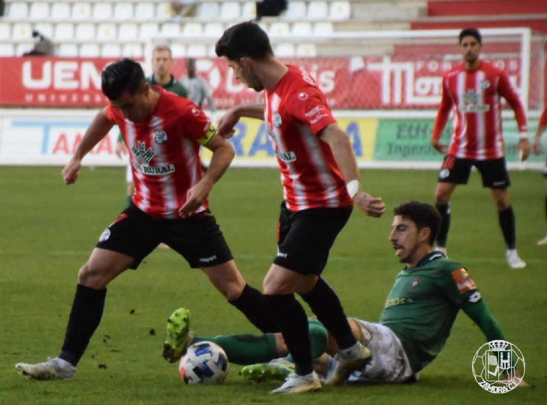 El capitán rojiblanco, Dani Hernández, durante un lance del juego El capitán rojiblanco, Dani Hernández, durante un lance del juego