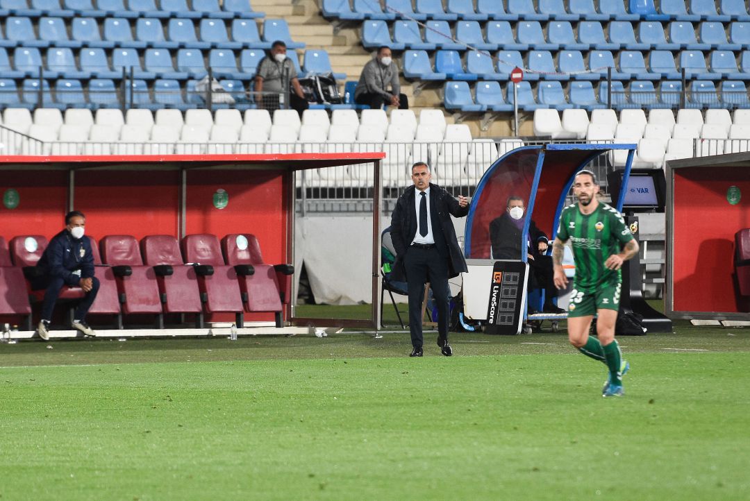 José Gomes viviendo el partido frente al Castellón. José Gomes viviendo el partido frente al Castellón.