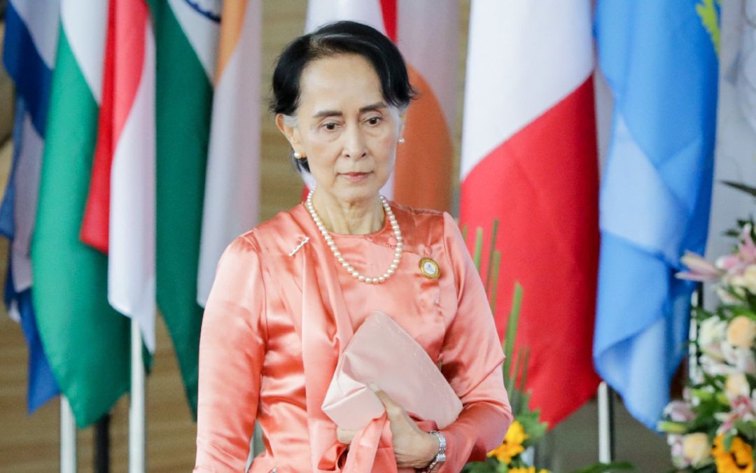 La Premio Nobel de la Paz, San Suu Kyi. La Premio Nobel de la Paz, San Suu Kyi.
