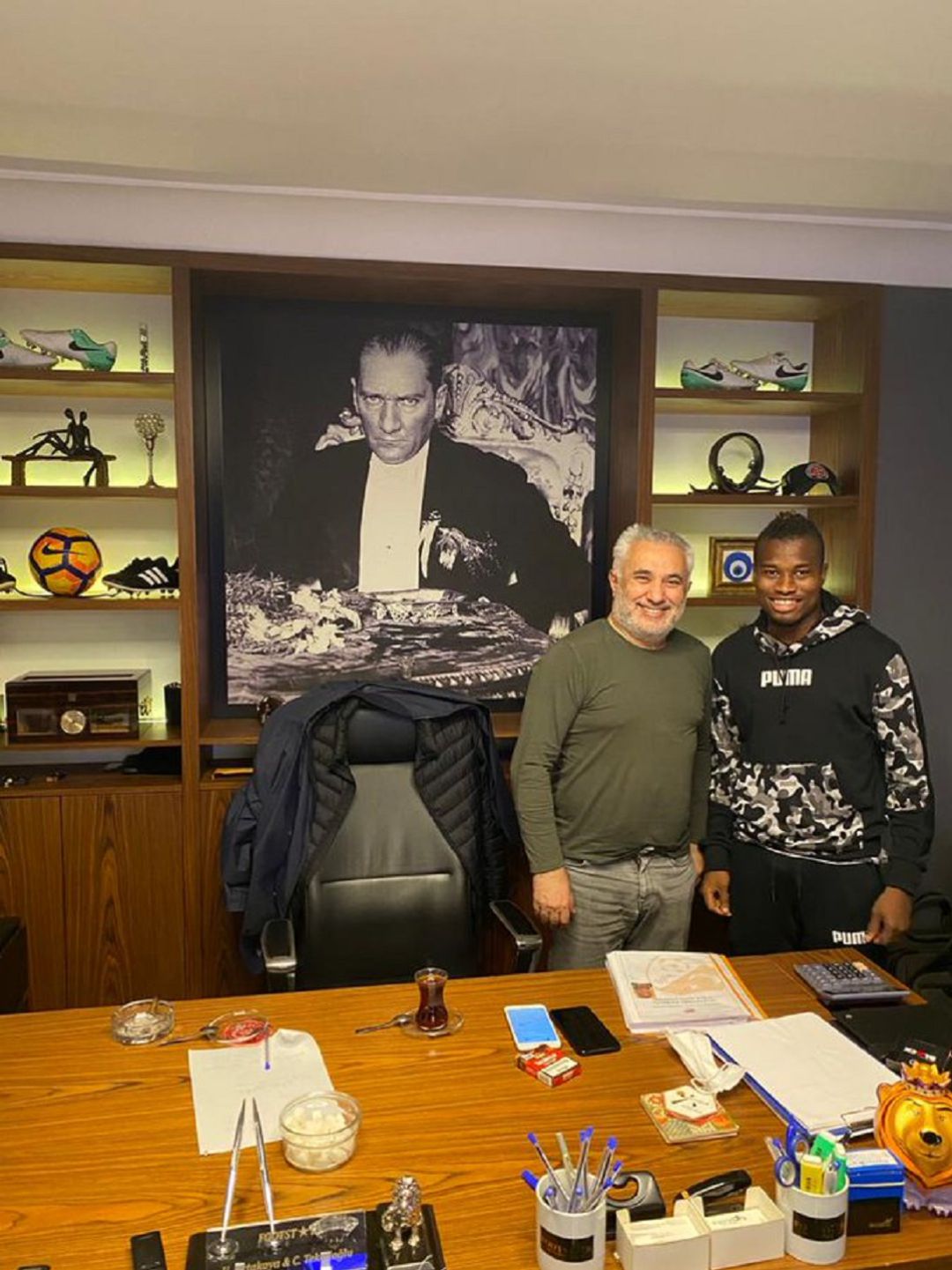 Koné ya está en Turquía para firmar por su nuevo Club Koné ya está en Turquía para firmar por su nuevo Club
